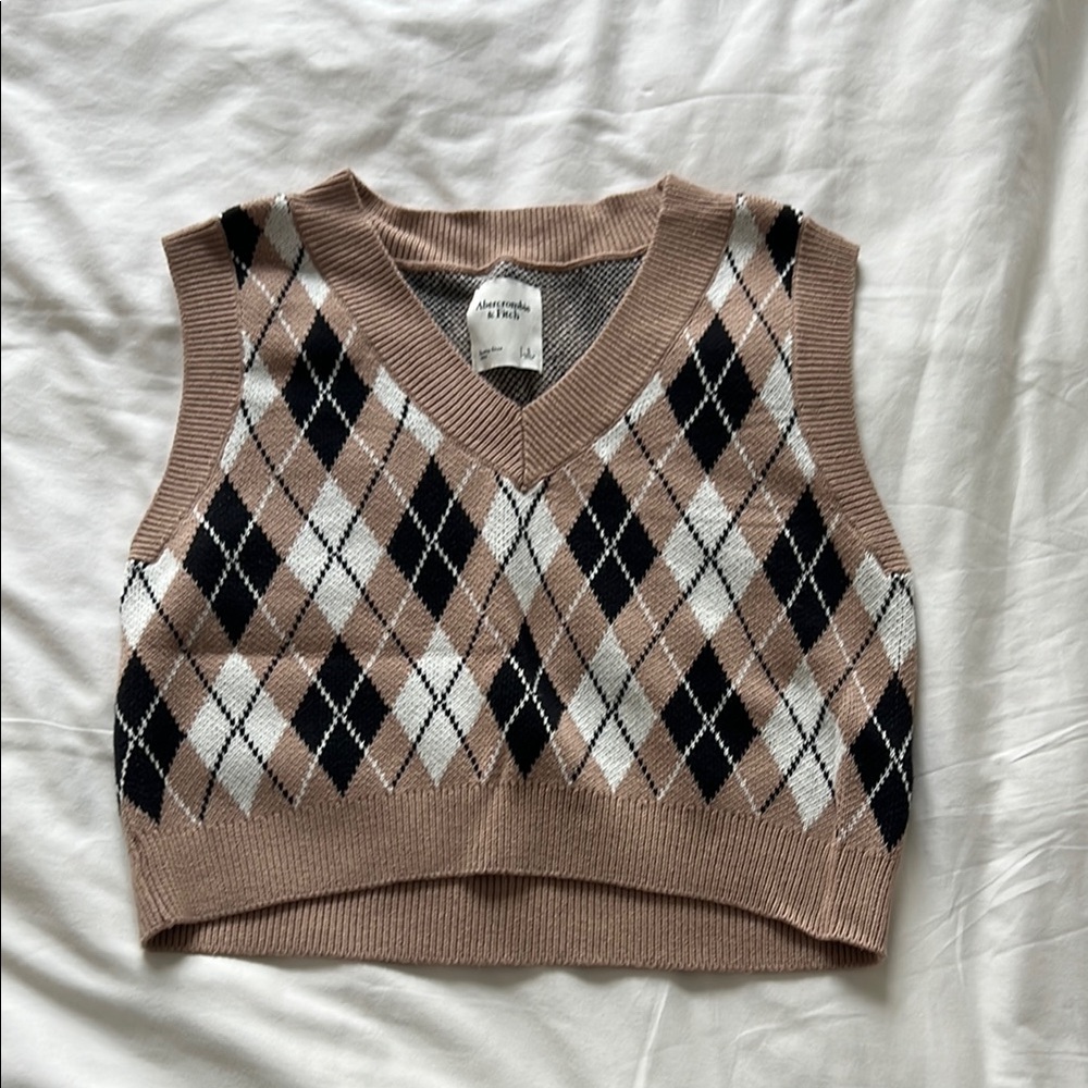Abercrombie & Fitch- Argyle Knit Crop Vest